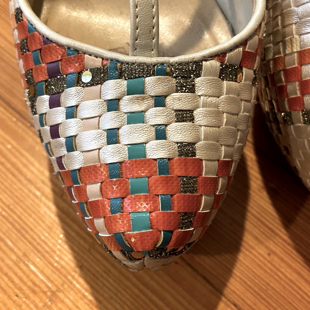 Super cute Rust and  Teal with a  cream heel